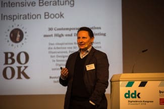 Dirk Hentschler, Geschäftsführer der Buch- und Offsetdruckerei H. Heenemann, hat den Umsatz im Digitaldruck seit 2014 verdoppelt.