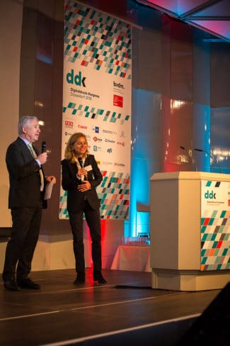 Dr. Paul Albert Deimel, Hauptgeschäftsführer des BVDM, und Sabine Geldermann, Director drupa, eröffnen den dritten Digitaldruck-Kongress in Düsseldorf.