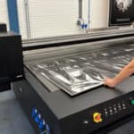 Digitaler Großformatdruck: Ten Herkel investiert in UV-Flachbettdrucker Vanguard VK3220T-HS