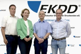 Die beiden Vortstände der EKDD eG, Bodo F. Schmischke (Sprecher) und Delphine A. Soulard (Vorstand) mit Holger Hengst (stv. Aufsichtsrats-Vorsitzender) und Aufsichtsrat Andreas Krych (v.l.n.r.).