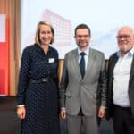 Kirsten Hommelhoff, Dr. Marco Buschmann und Wolfgang Poppen beim Deutschen Druck und Medientag 2024 des BVDM in Berlin (v.l.n.r.).