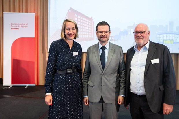 Kirsten Hommelhoff, Dr. Marco Buschmann und Wolfgang Poppen beim Deutschen Druck und Medientag 2024 des BVDM in Berlin (v.l.n.r.).