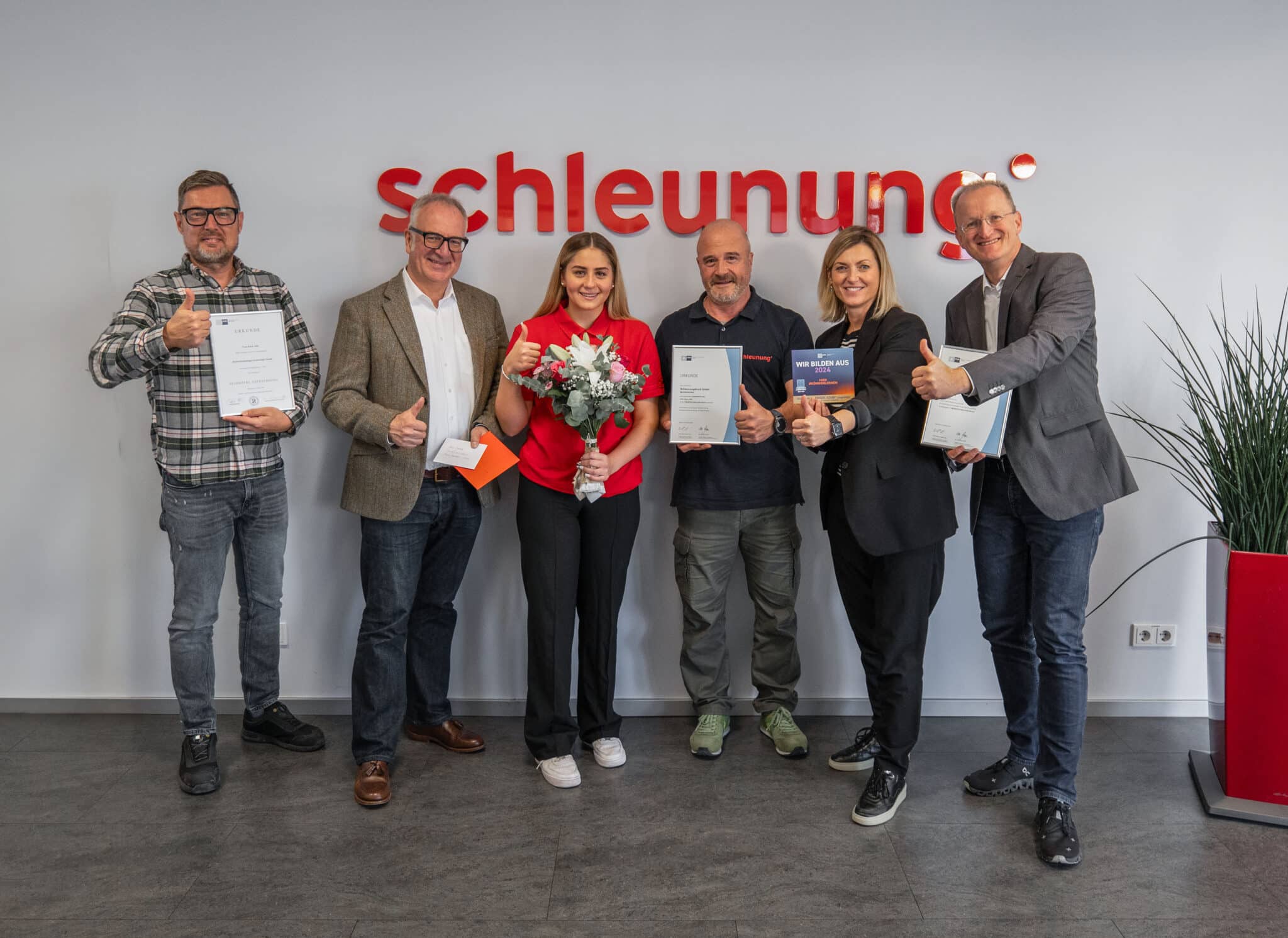 Schleunung gratuliert seiner Landesbesten (v. li.): Marcus Jaskolla, Ulrich Stetter, Xenia Jobs, Christian Wiesen, Katja Herrmann und Harald Wolfbauer.