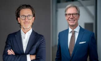 Ralf Sammeck (re.) scheidet im Juni 2025 nach geplantem Generationenwechsel bei Koenig & Bauer aus. Markus Weiß (bisher General Manager EMEA, HP Industrial Printing Direct Business, li.) folgt im Februar 2025 auf Ralf Sammeck als CEO für die Koenig & Bauer Sheetfed AG & Co. KG.