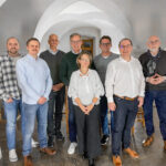 Die Teilnehmenden der VDMB-Strategieklausur 2025 (v.l.n.r.): Christoph Görke, Christian Neuhierl, Jens Meyer, Holger Busch, Yvonne Fuchs, Reinhold Rill, Bastian Elflein sowie Strategie-Coach Jürgen Schmidt-Hillebrand.