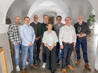 Die Teilnehmenden der VDMB-Strategieklausur 2025 (v.l.n.r.): Christoph Görke, Christian Neuhierl, Jens Meyer, Holger Busch, Yvonne Fuchs, Reinhold Rill, Bastian Elflein sowie Strategie-Coach Jürgen Schmidt-Hillebrand.